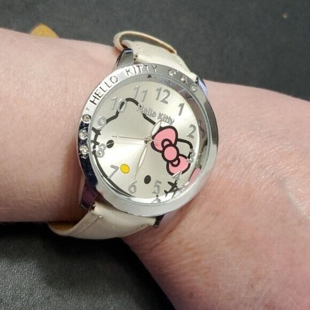 Cream and silver tone Hello Kitty watch - Picture 2 of 12